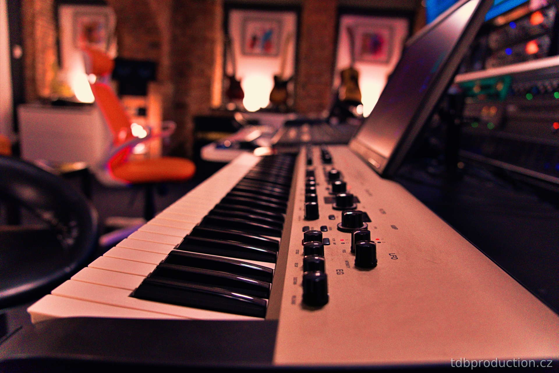Nahrávací studio TdB Production Praha - SYNTEZÁTORY